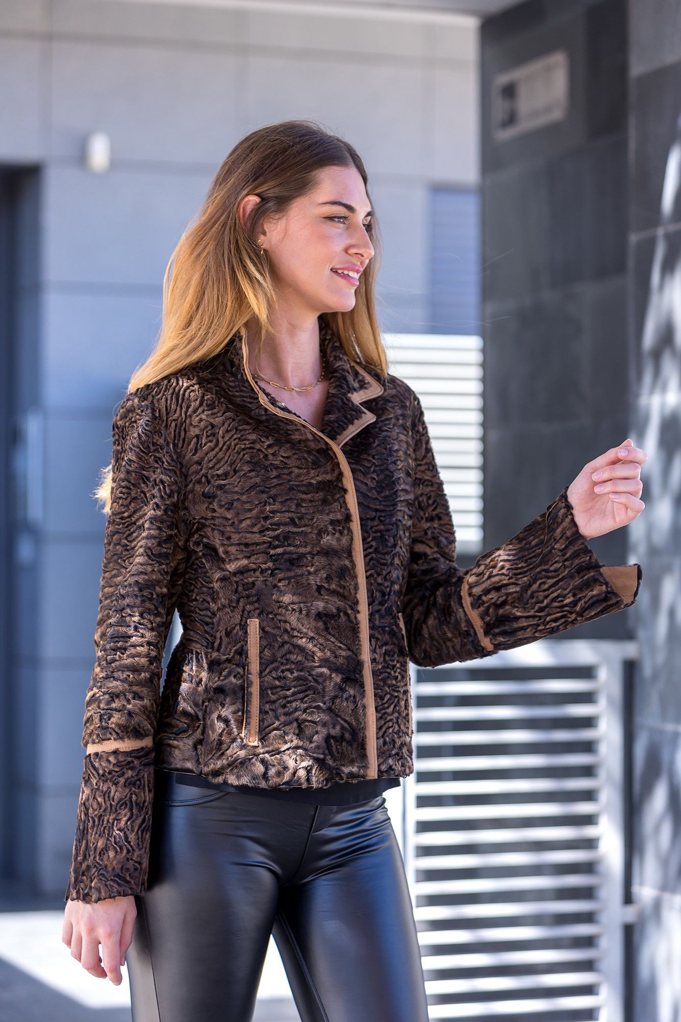 CHAQUETA ASTRACÁN REVERSIBLE SWAKARA - Imagen 4