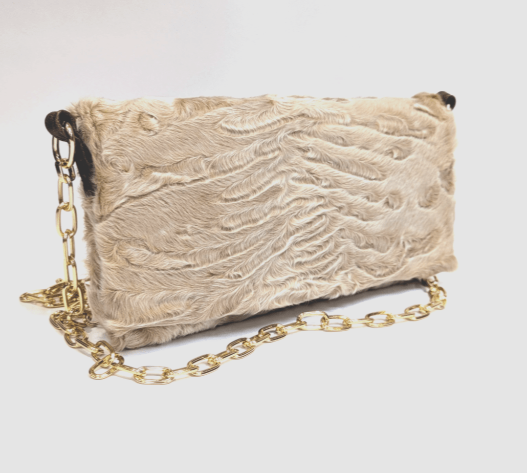 Bolso astracán bandolera.