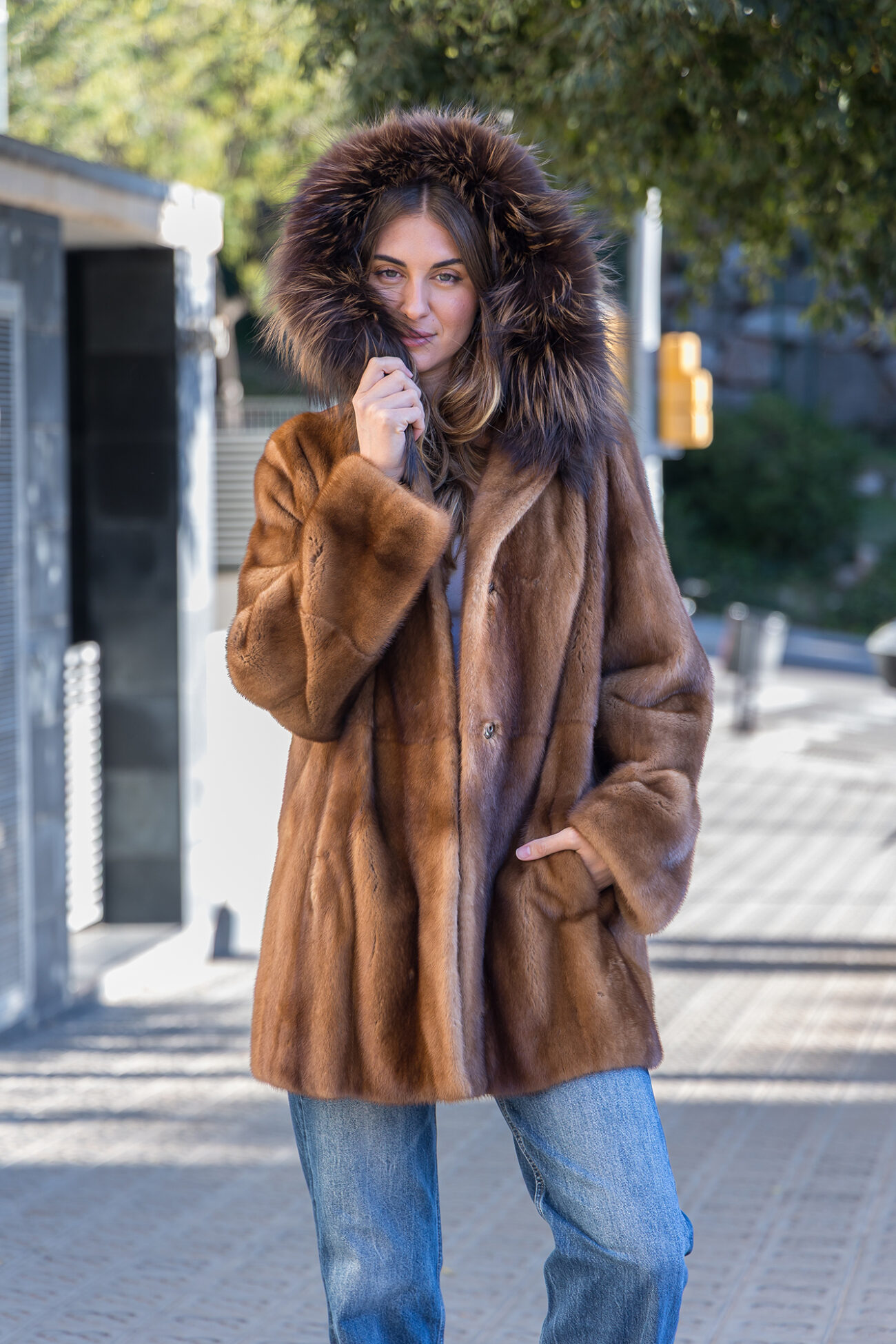 CHAQUETÓN VISÓN CON CAPUCHA